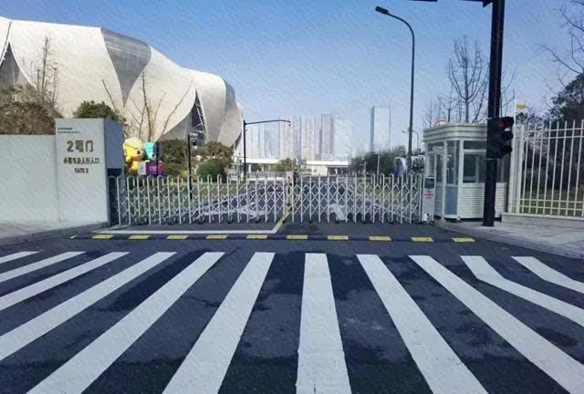 杭州奥体中心电动伸缩门案例